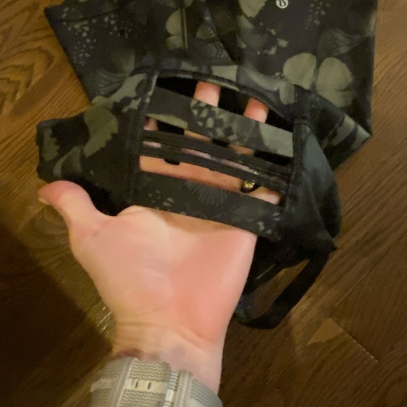 Lululemon athletic top sz 4 - Picture 3 of 3